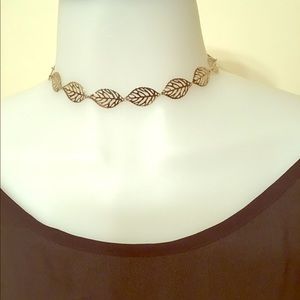 Leaf Choker
